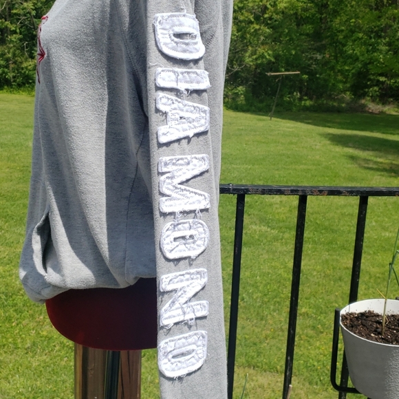 Sweatshirt..lightweight - Picture 2 of 2